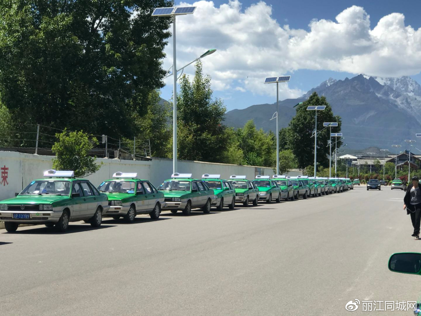 同学们加油丽江出租车为你们的高考助力