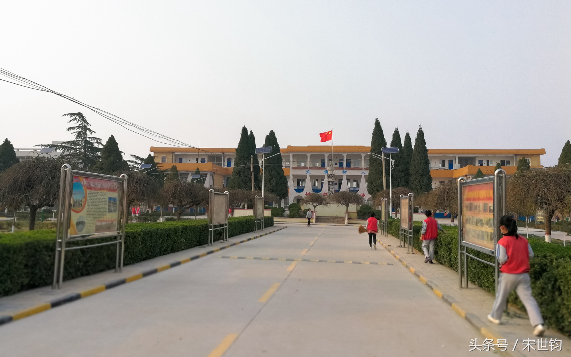 阔别36年,再次回到初中时期伴我一年半的龙池初级中学