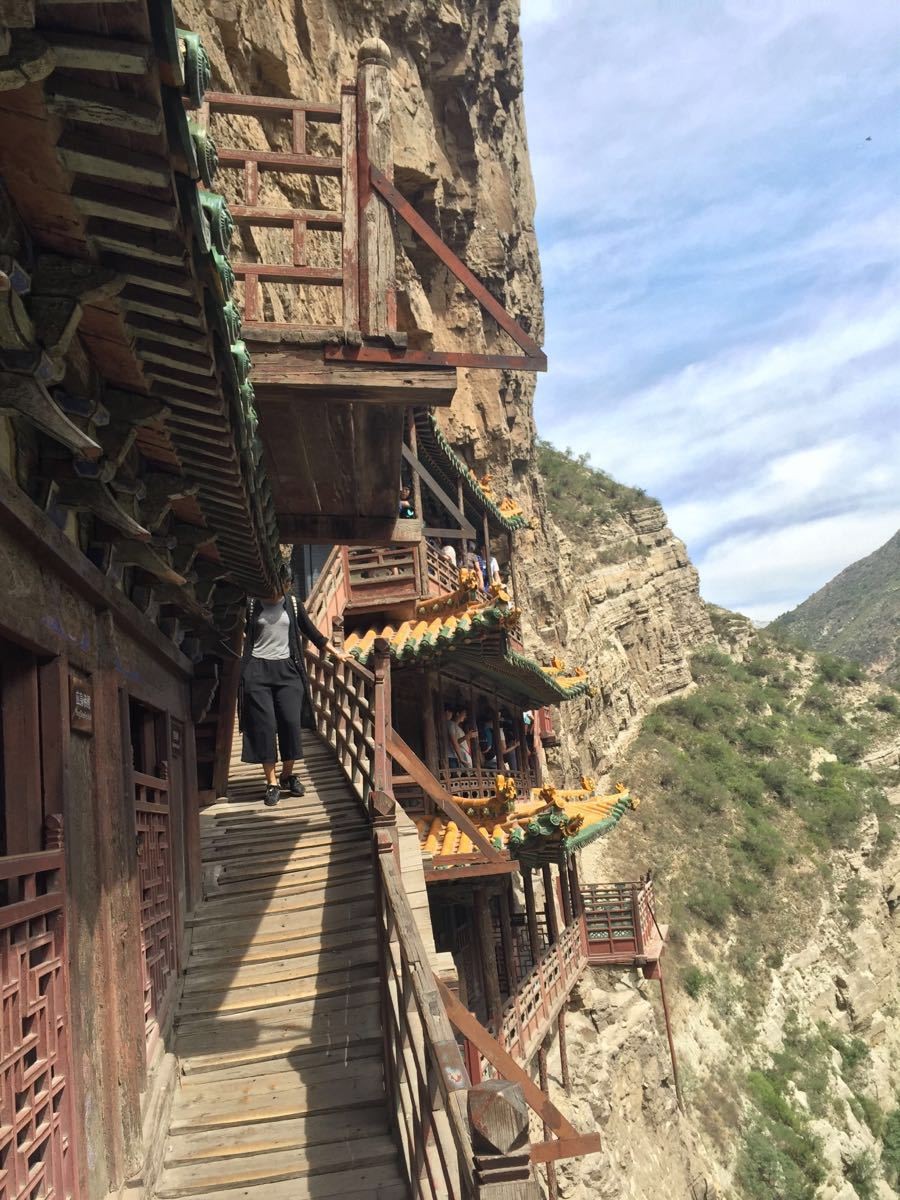 山西千年悬空寺仅由独木支撑,无一根钉子,被赞古建筑史上的奇迹