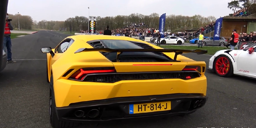 聚会上来台兰博基尼,网友看到车尾两个字母,有钱也买不到