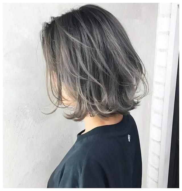 挑染越来越受欢迎了,对于有白发的人来说,这种挑染的效果就看不出到底