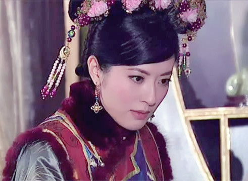 tvb女星清宫装扮,佘诗曼令人难忘,胡杏儿淡妆漂亮宣萱显老态