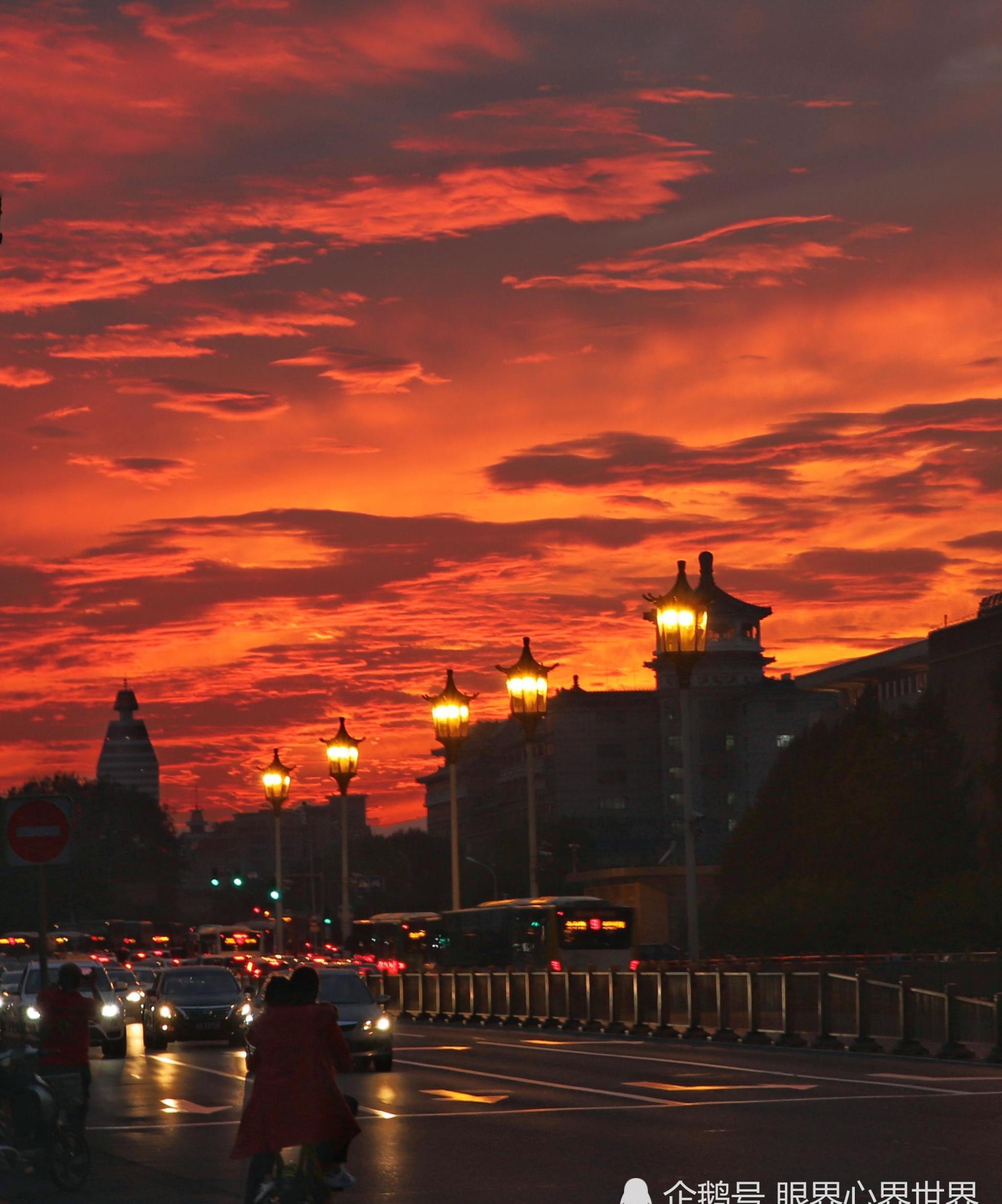 北京:绚丽"火烧云"映红首都,晚霞美景令人惊叹