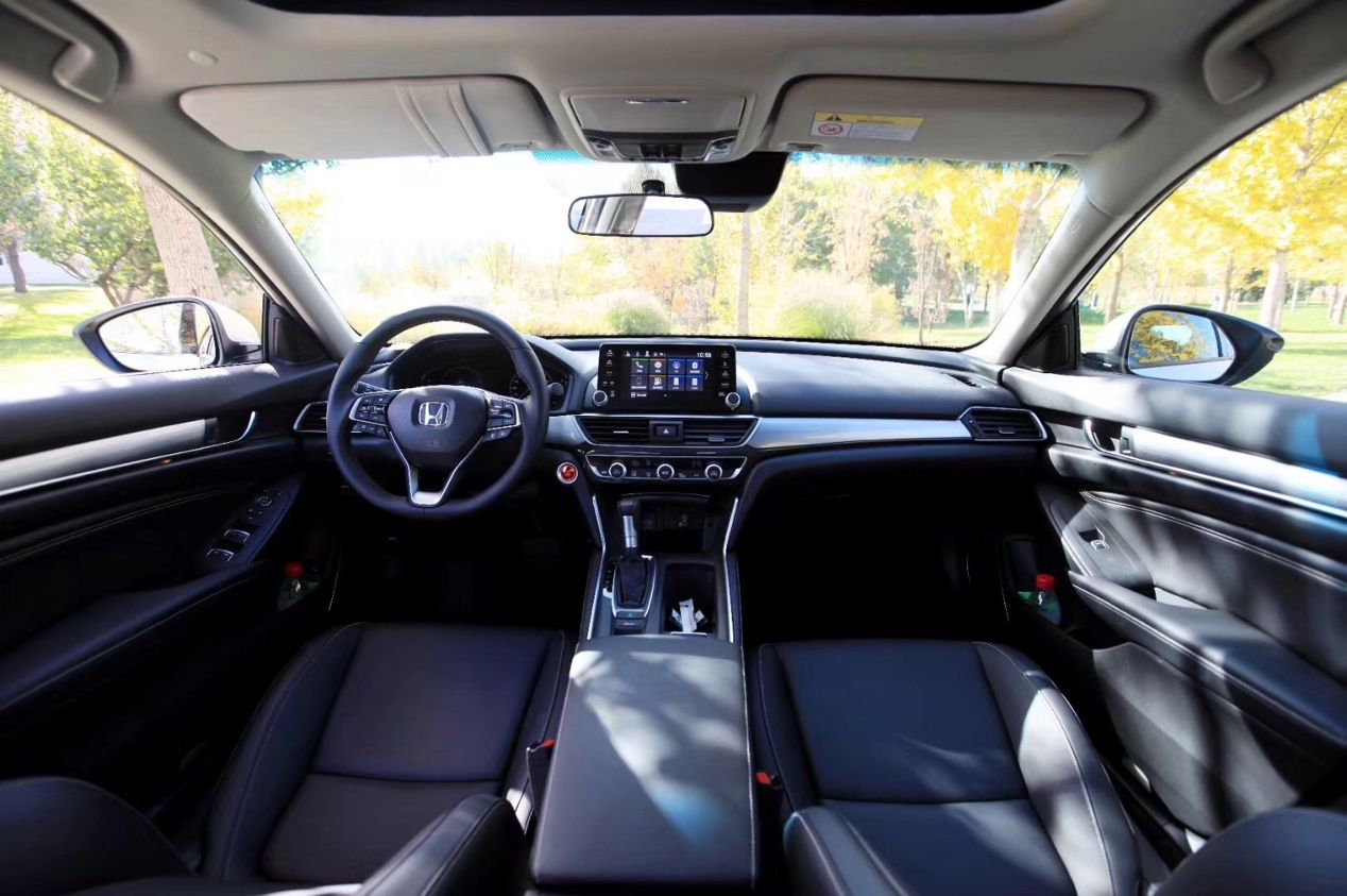 让东风本田全新inspire的内饰更具格调感,更加赏心悦目,降低了试