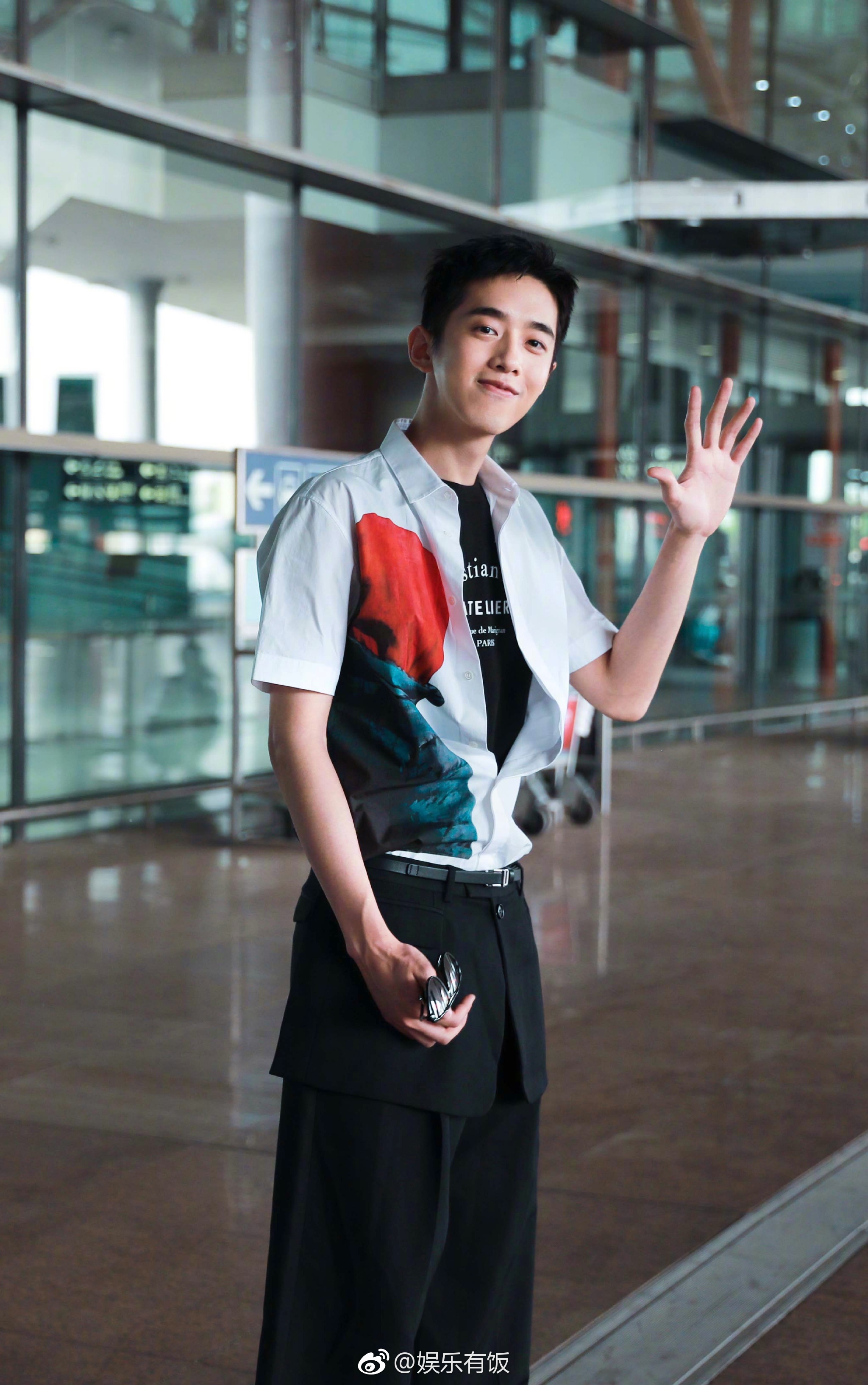 新f4@王鹤棣_dylan @官鸿kuan @梁靖康 @吴希泽-caesar 现身机场,从