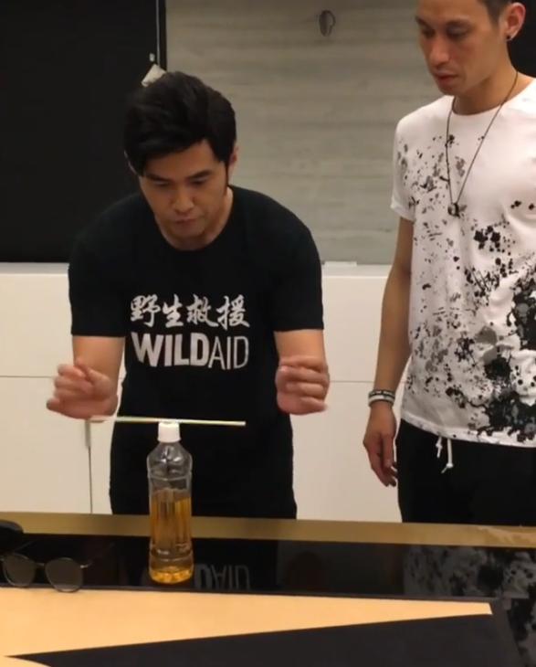 有人去旅游,有人买豪车,有人拍抖音,他们却默默