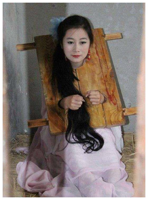 除了皇后她还是女武将敌军被其美貌吸引被俘后受裸刑斩首示众