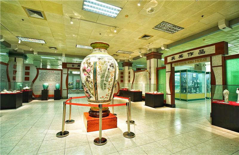 中国瓷都陈列馆位于潮州的枫溪区,汇集了潮州陶瓷文化的精髓,里面收集