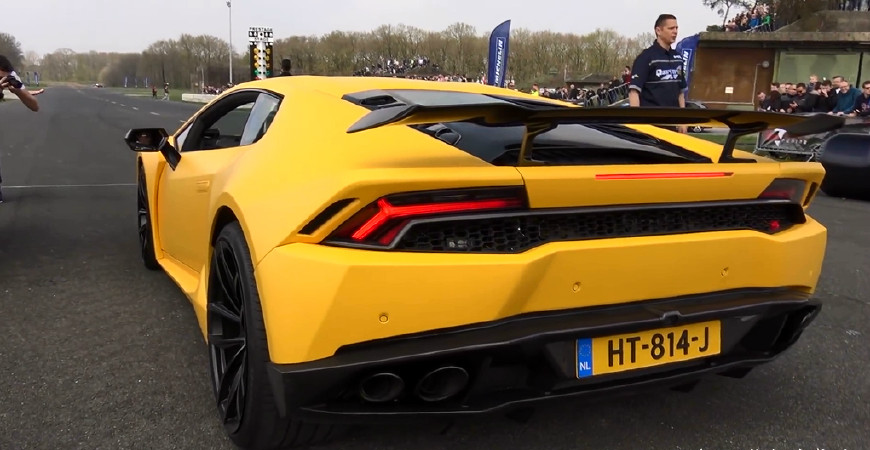 聚会上来台兰博基尼,网友看到车尾两个字母,有钱也买不到