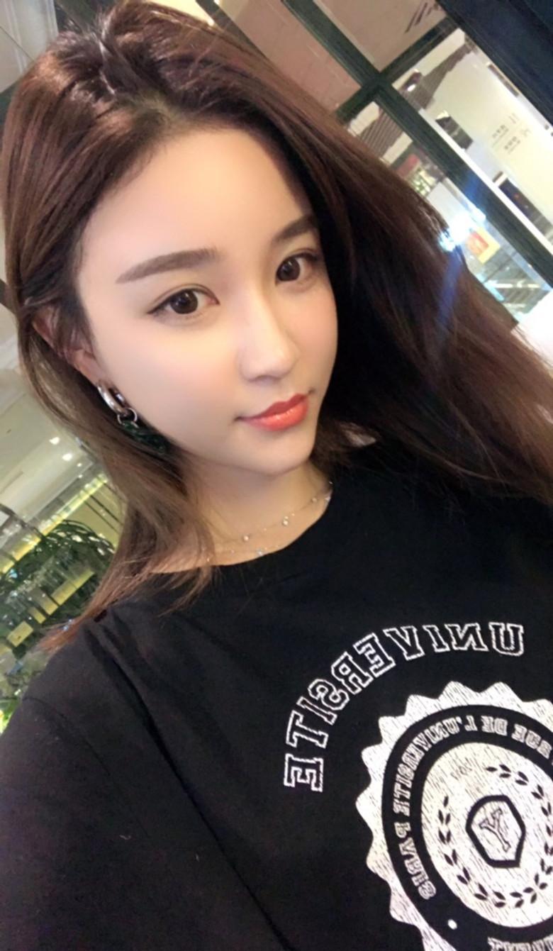 7月24日,有网友爆料富二代张衍发布朋友圈消息宣布对王思聪前女友雪梨