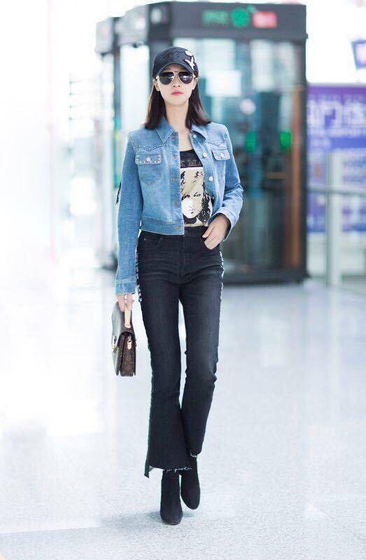 服了蓝盈莹, 169的身高还要增高到179, 全靠身上这条高腰喇叭裤