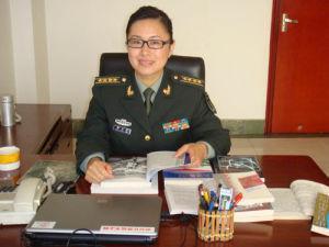 这位大校有"军中之花"的美誉,也是解放军最年轻的博士生导师