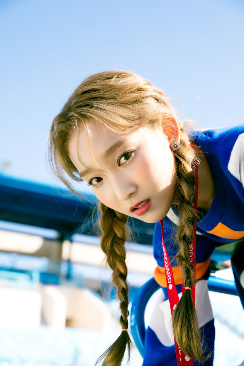 高颖浠shinymv首发洋溢青春梦幻气息