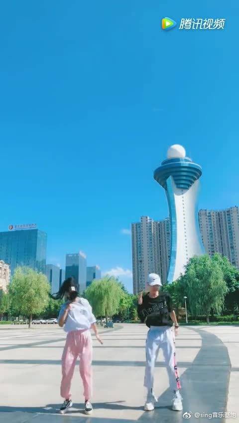 抖音串烧情歌翻唱,7首情侣必听抖音手势舞歌曲