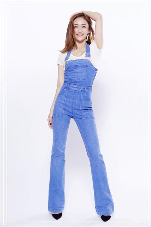 刘芸真会装嫩!连帽衫配短裤嫩成少女,网友:36岁穿成16岁!