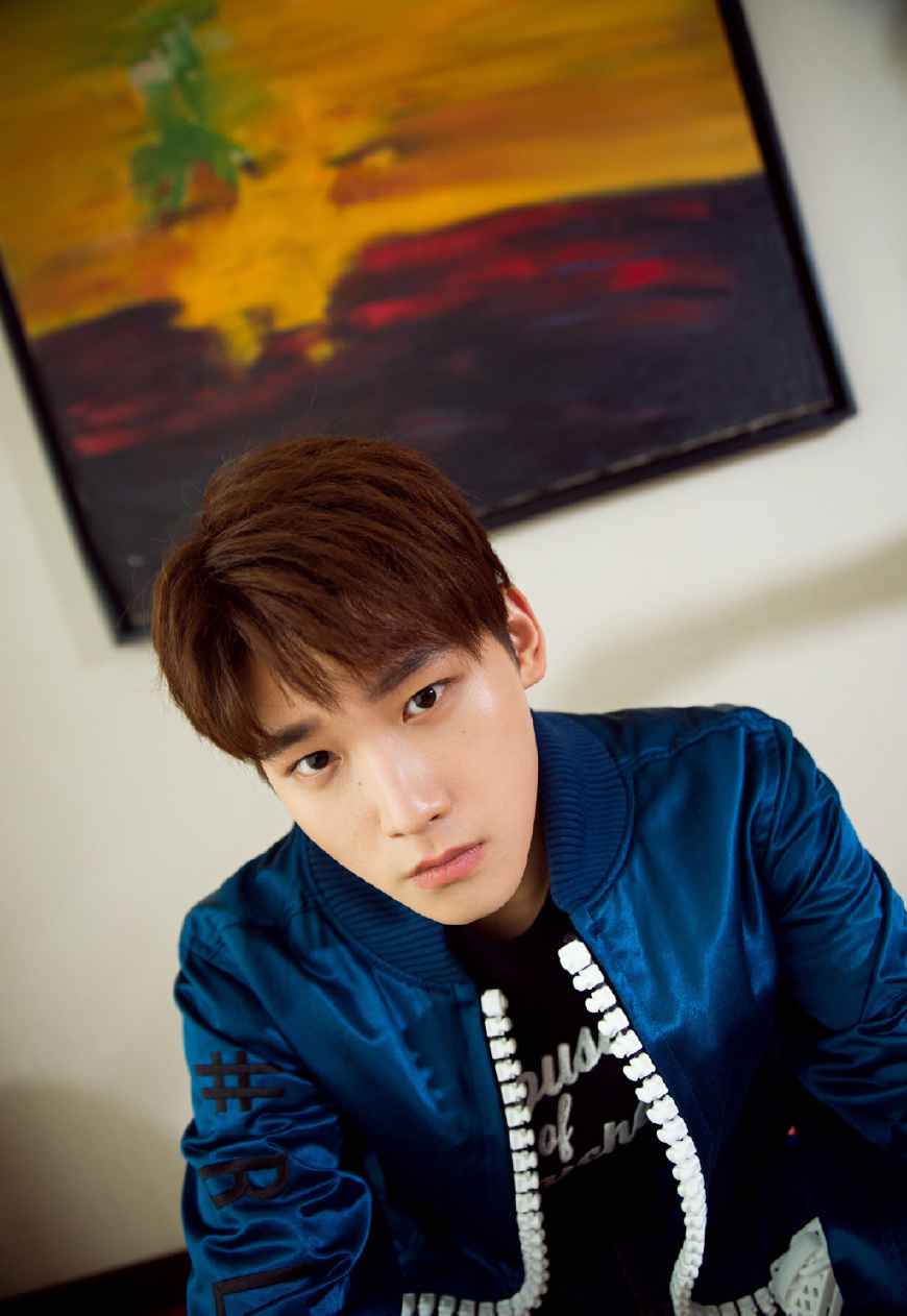 21岁邢昭林穿西装成熟如30岁潮流小哥vs白领高管你给几分