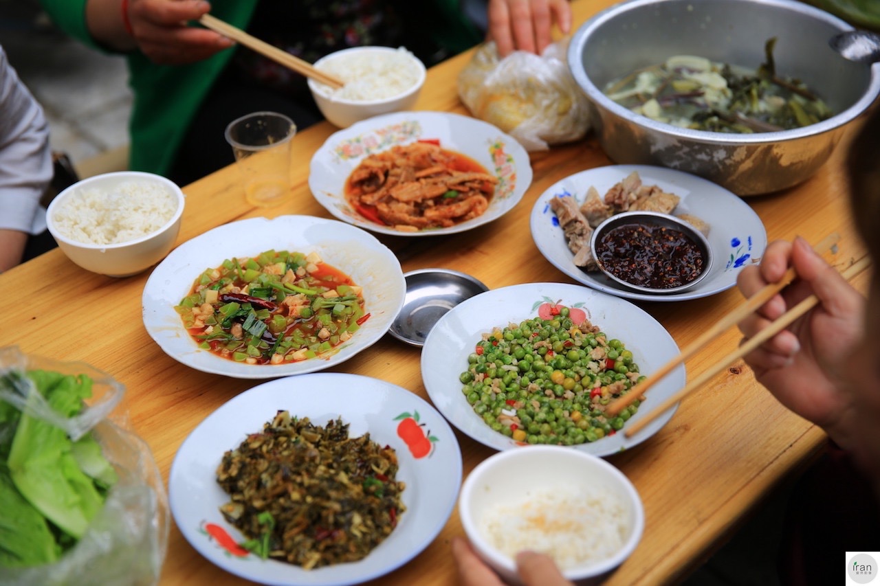 黔东南清明时节特色宴席:4个人8个菜,花20元就可尝遍时鲜