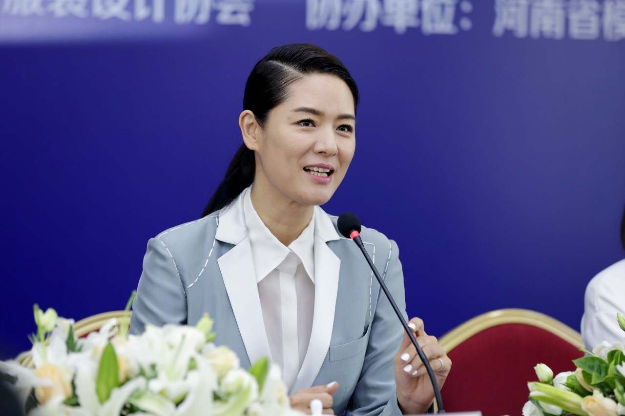 女儿44岁单身,回乡承包香菇基地身价不菲|郎昆|马艳丽|香菇_新浪新闻