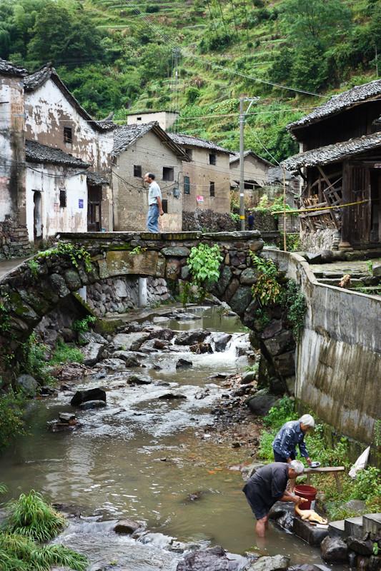 和乌镇,南浔,西塘这些古镇自然无法相比,就连与武义当地的郭洞村,俞源