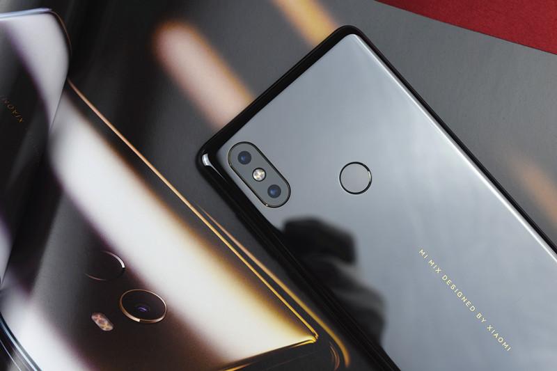 小米mix2s开箱简评整体外观变化不大性能和相机提升很大