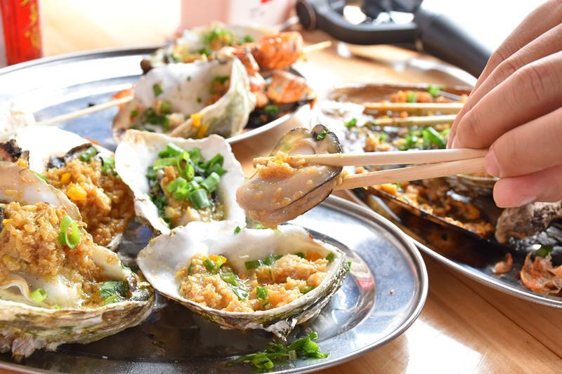 去海南吃海鲜一定要去对地方这两个渔港的海鲜种类多还不宰客