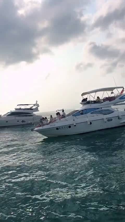 美的不行了,这个姿势 游艇拍摄