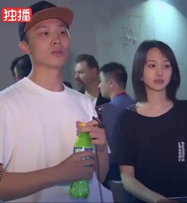 郑爽新男友微博账号曝光,曾在美国留学,深夜表