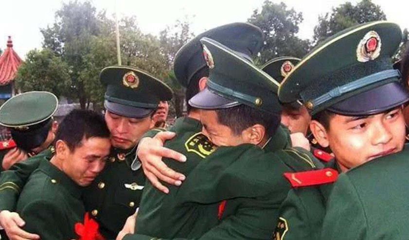 兵哥哥哭,只因已到伤心处