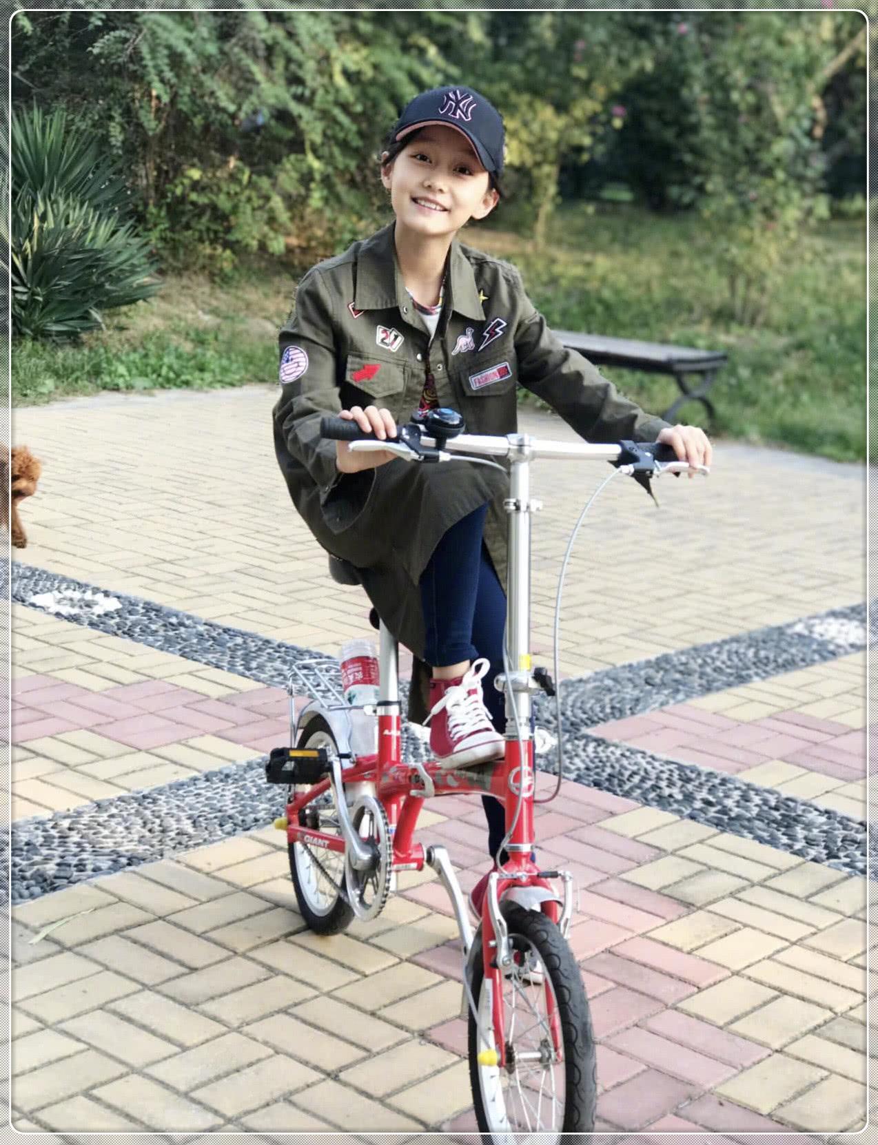 赵薇女儿小四月已经10岁了!清纯模样不输曾经的"小燕子"