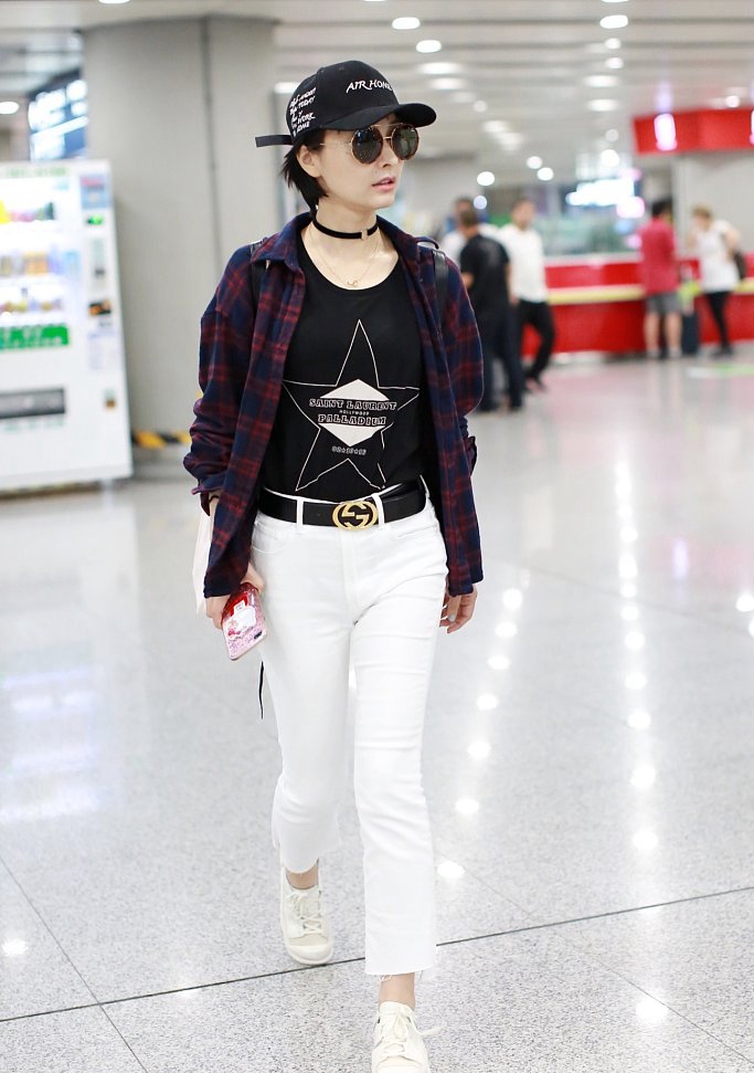 吴昕长袖套短袖遭吐槽,自嘲还行啊,换个打底衫就美多了!