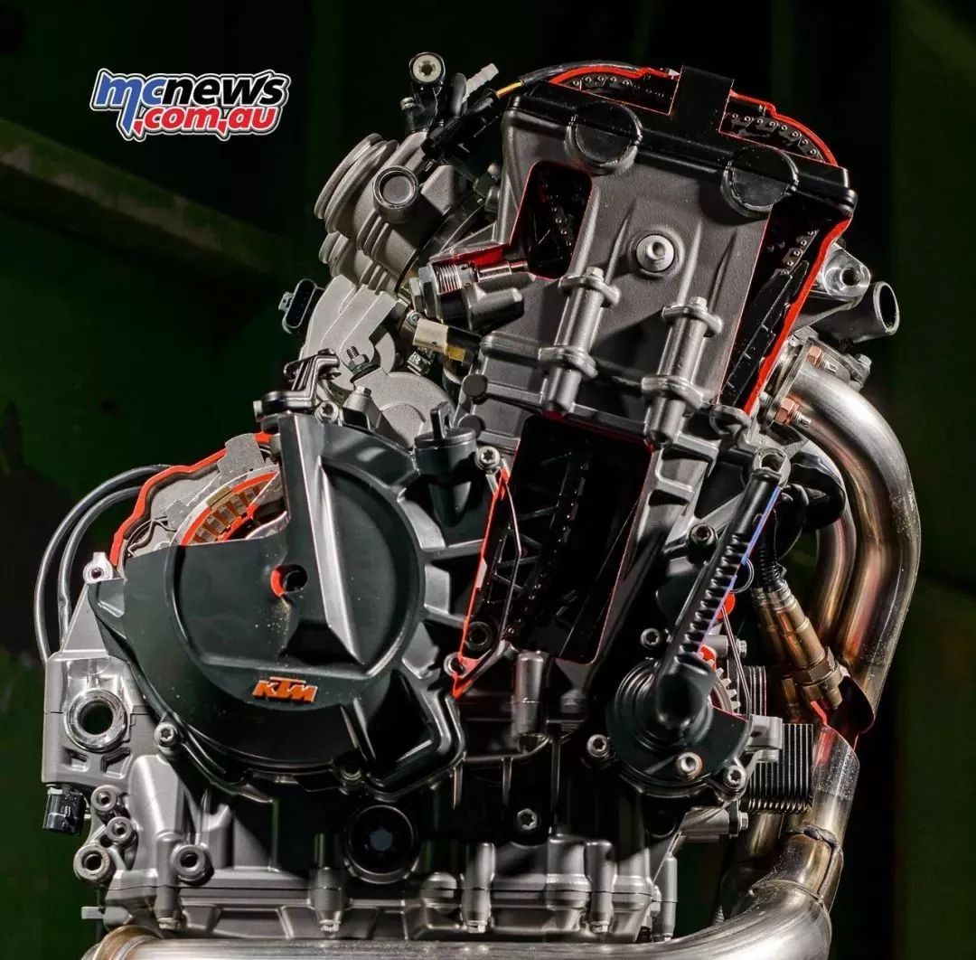 790 duke采用水冷双缸4冲程平行双799 cc发动机,最大功率为105马力