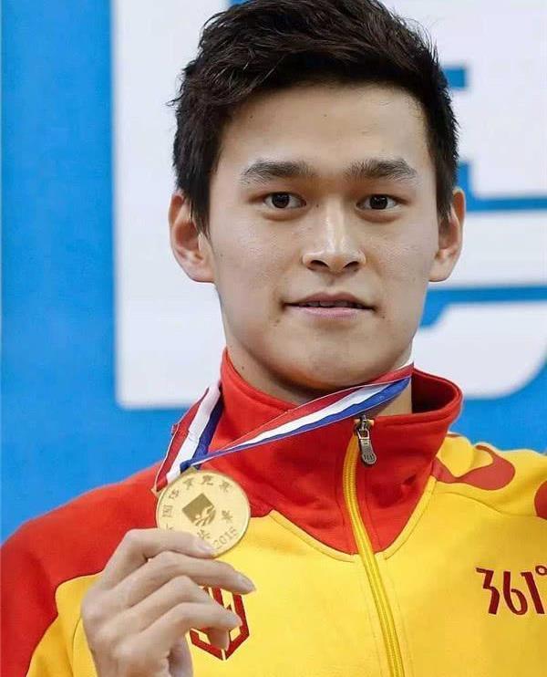 他是中国收入最高的运动员共有三任妻子前两位还是空姐