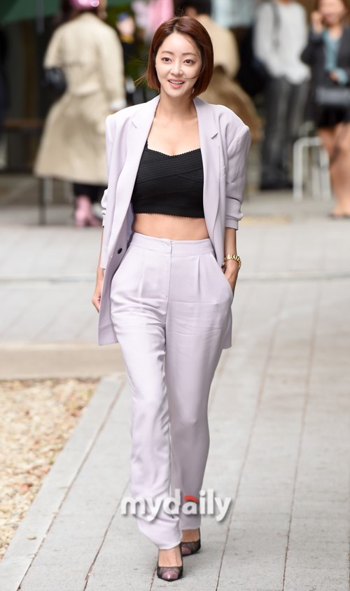 徐孝琳苏怡贤等韩国艺人出席服装发布会