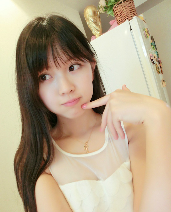 圆嘟嘟的小脸蛋粉嫩迷人甜美的笑容非常温暖人心