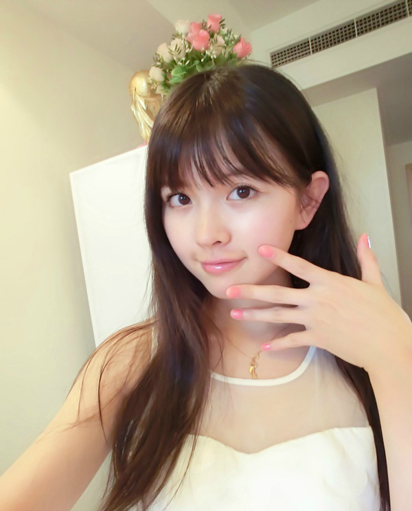 圆嘟嘟的小脸蛋粉嫩迷人甜美的笑容非常温暖人心