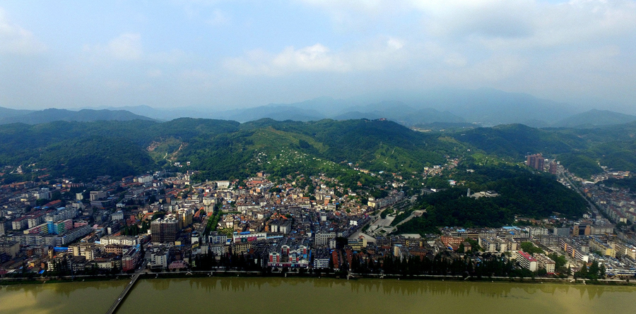 六安最西边的县,是安徽面积最大的县,拥有天堂寨景区