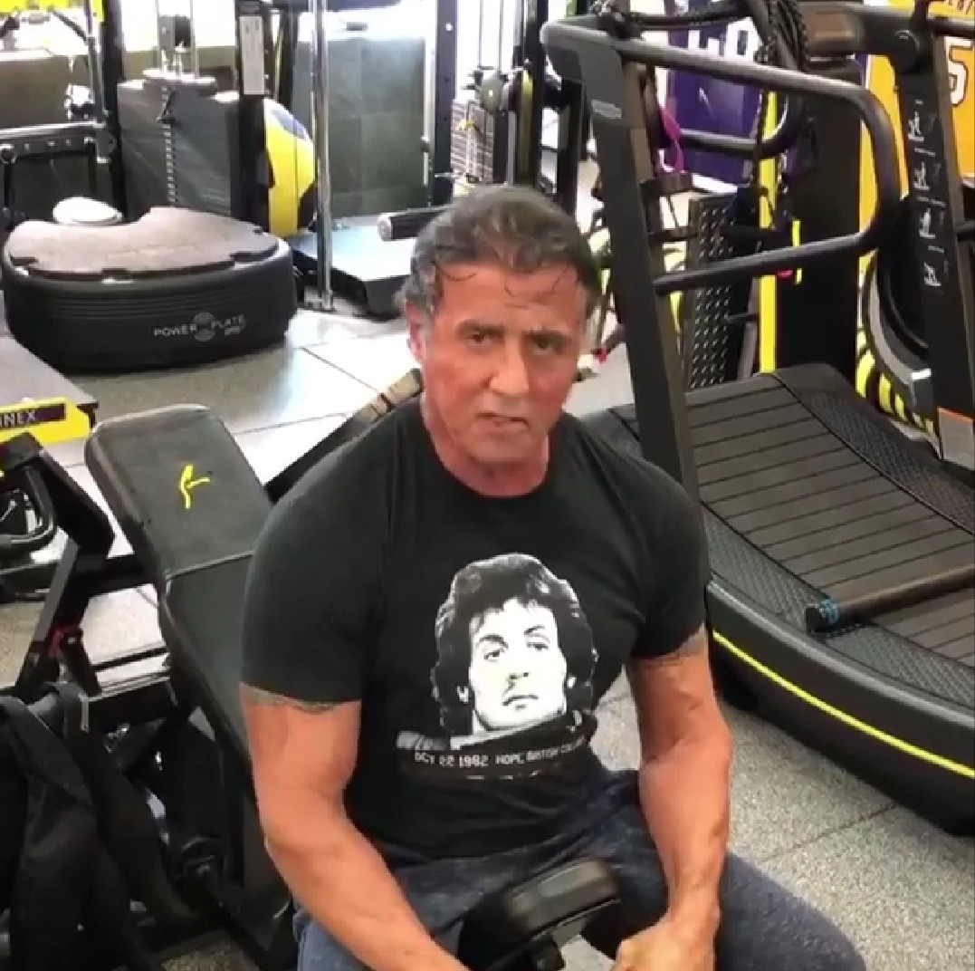 72岁史泰龙为新戏疯狂健身,练到体力透支,网友:注意身体啊