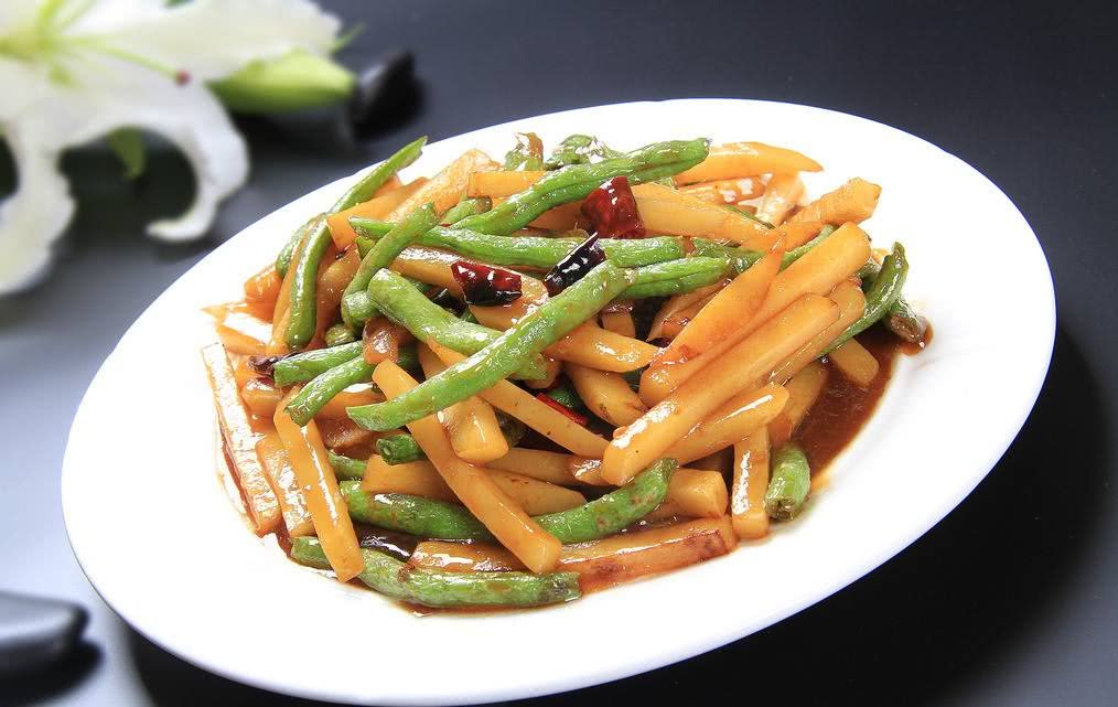 老公和儿子天天盼着我做这道菜,做一大盘才2元,比肉更解馋!