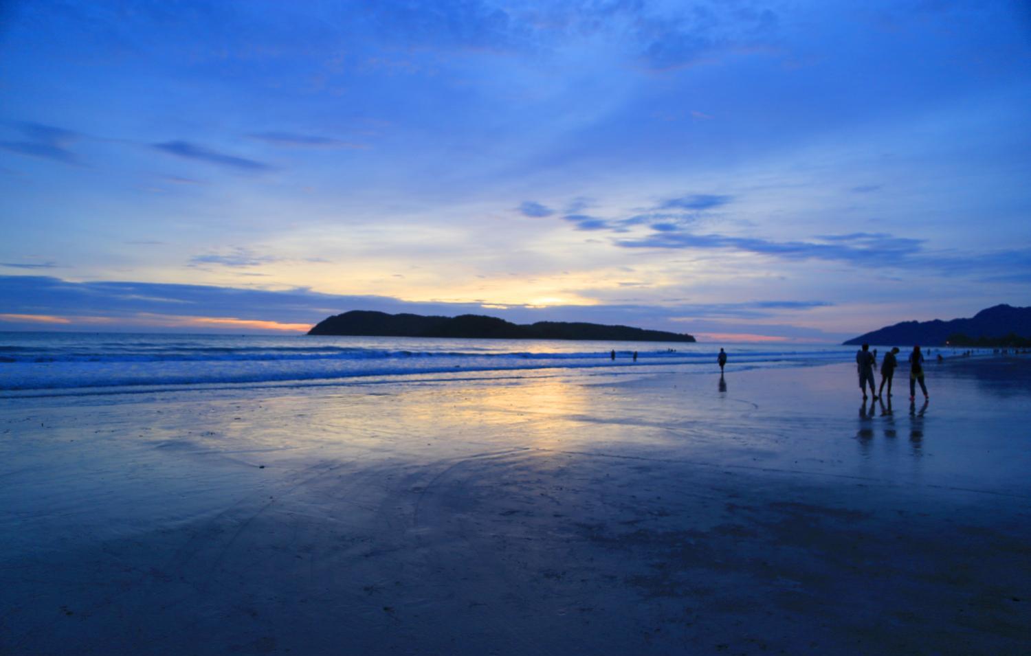 兰卡威最美珍南沙滩: 天空之镜|南海滩|兰卡威|南沙滩_新浪新闻