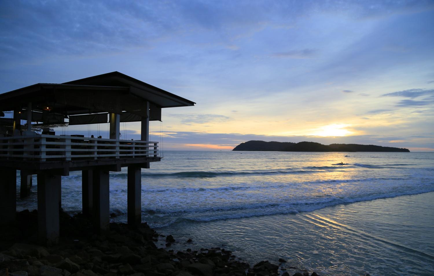 兰卡威最美珍南沙滩: 天空之镜|南海滩|兰卡威|南沙滩_新浪新闻