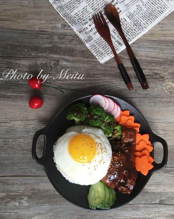 色香味俱全的烧鸡腿饭给最爱的人暖心午餐