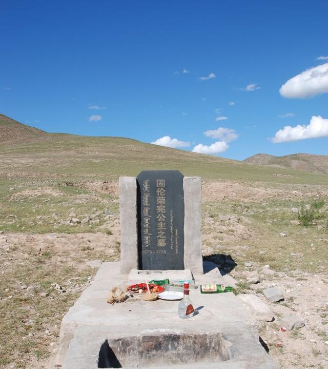 康熙皇帝最宠爱的公主死后陵墓被毁尸体被背出来游街示众
