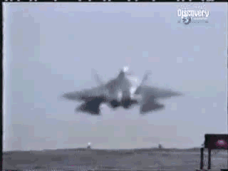 天空如今早已成为各国显示力量的战场和舞台,各类军用飞机在展示雄姿