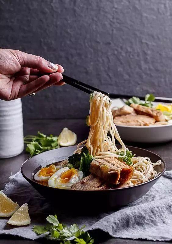 煮面条时加点它,喷香爽滑,好吃到放不下筷子!