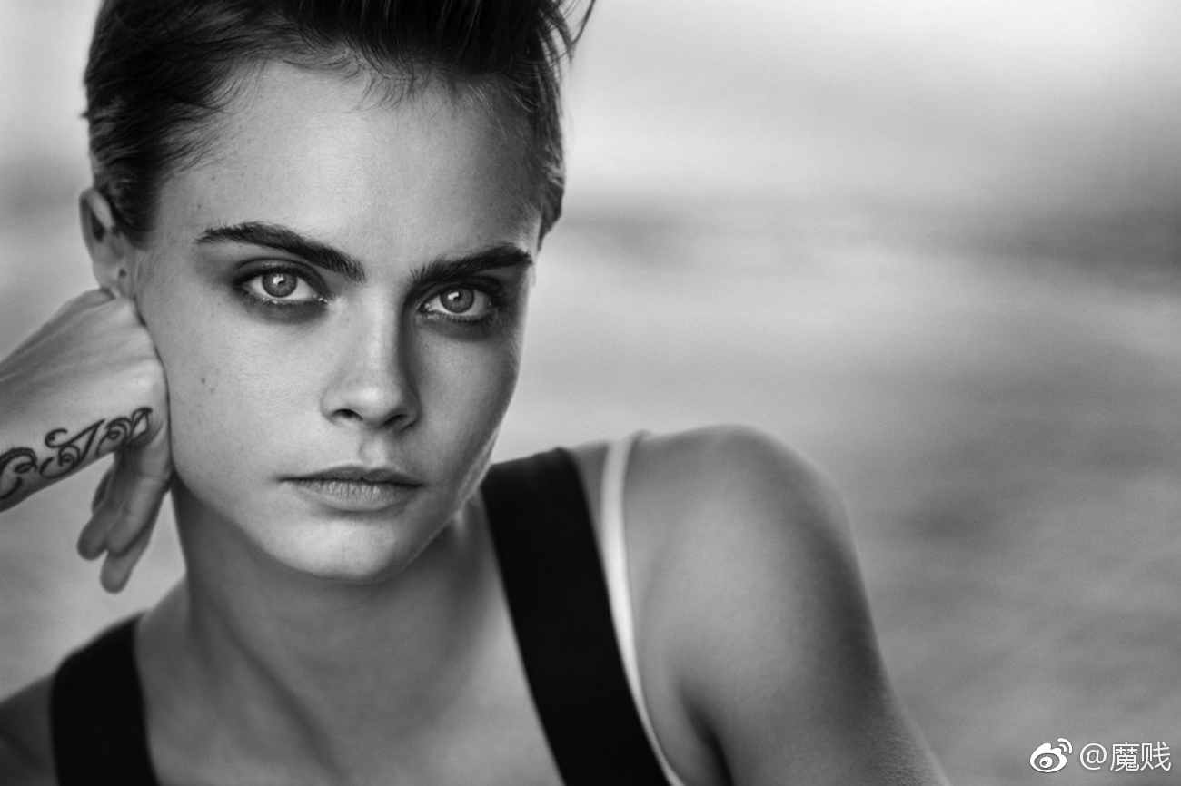 卡抽cara delevingne最新写真