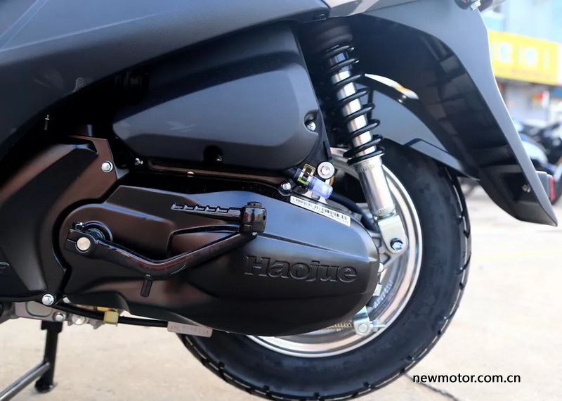 这款车售价8180元,首款国四电喷ess发动机,百公里油耗2.06升!