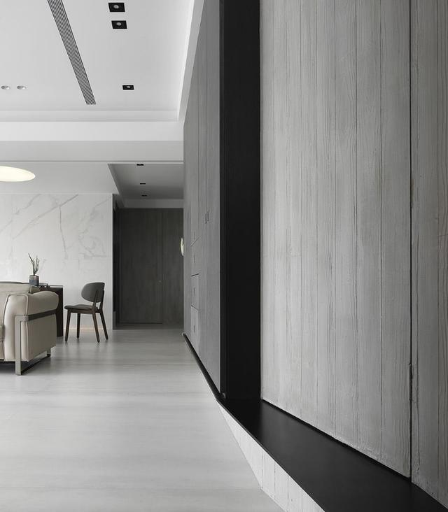 新房装修好以后,来家参观的人很多,高级灰是现在流行的装修风格