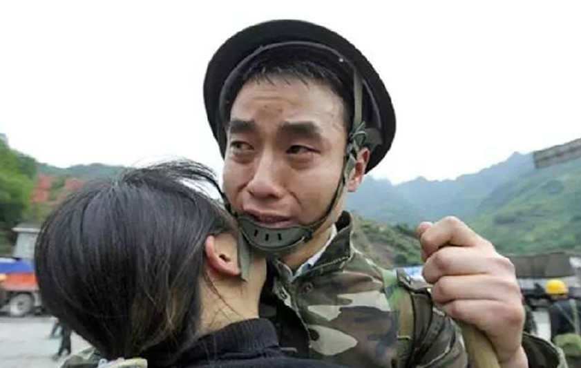 兵哥哥哭,只因已到伤心处|兵哥哥|伤心|军人_新浪新闻