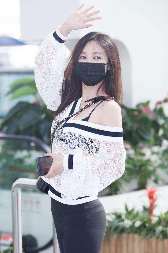 被李菲儿柯基臀刷屏了成为好身材的新标准