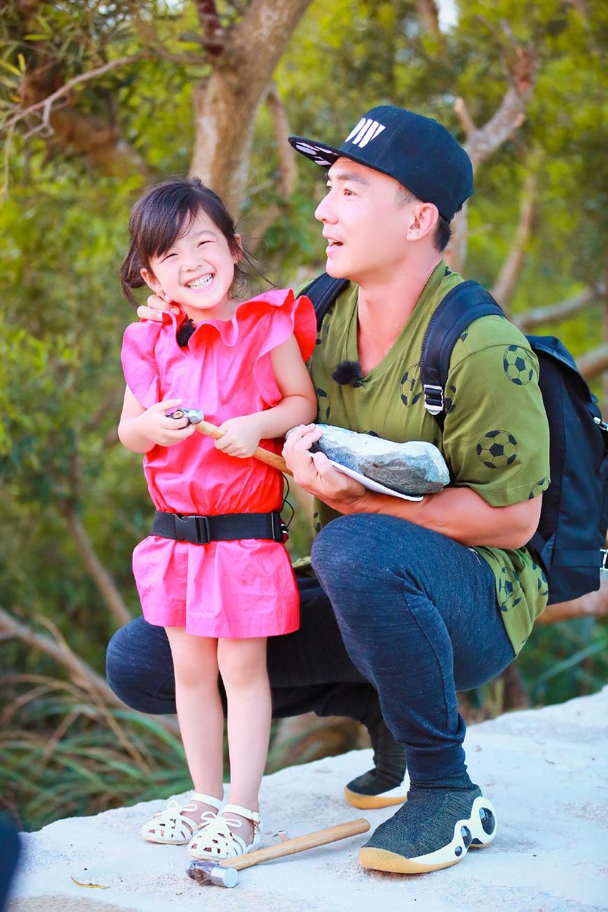 盘点8位明星奶爸,他是肌肉男却对女儿细心,而他更是世界级奶爸